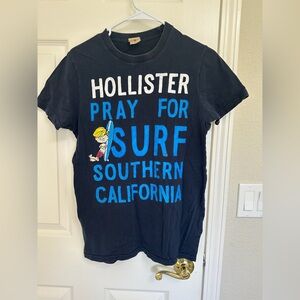 Hollister Graphic T-shirt Men’s Size Medium (tight Fit)